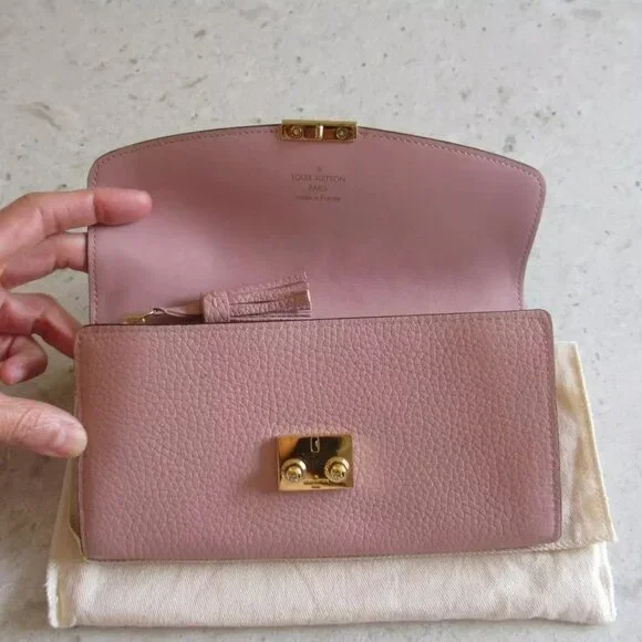 2019 Louis Vuitton FRANCE Damier Pink Croisette Pink Tassel Emilie Sarah Wallet - Picture 4 of 16